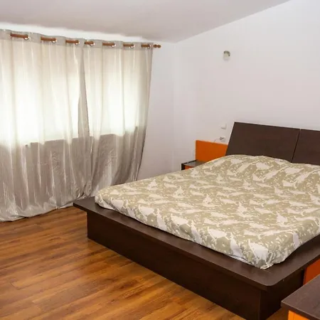 Myr House