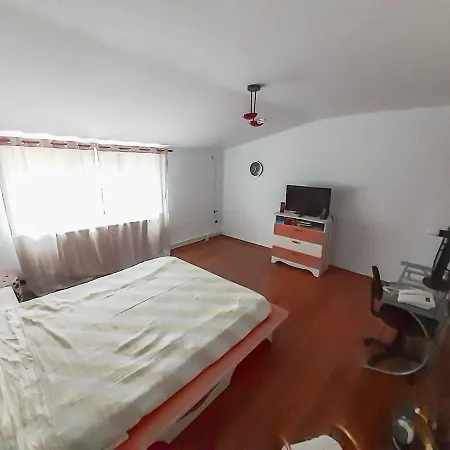 Myr House