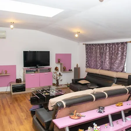 Myr House B&B