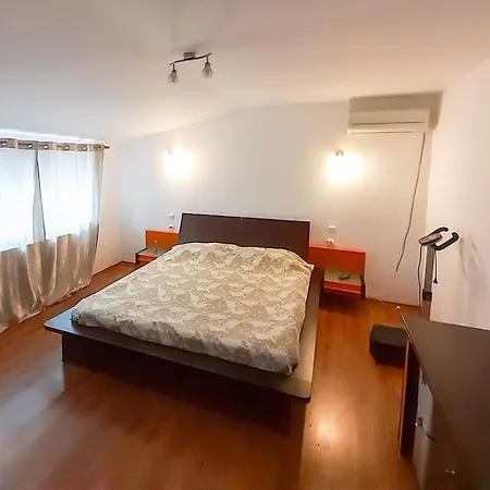 Myr House